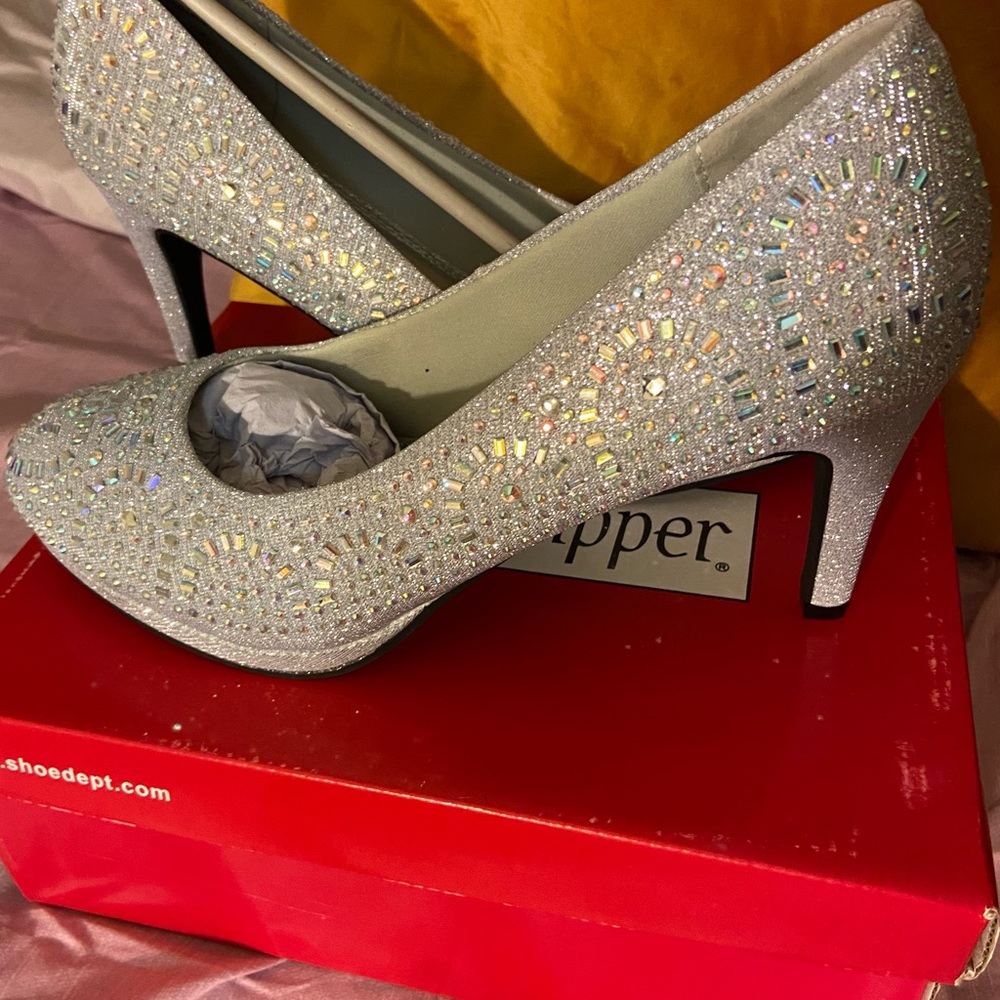 Silver Elegant Heels - Picture 2 of 3